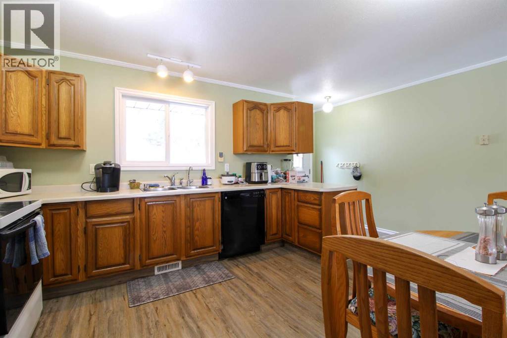 103 1 Street, Paradise Hill, Saskatchewan  S0M 2G0 - Photo 10 - A2296337