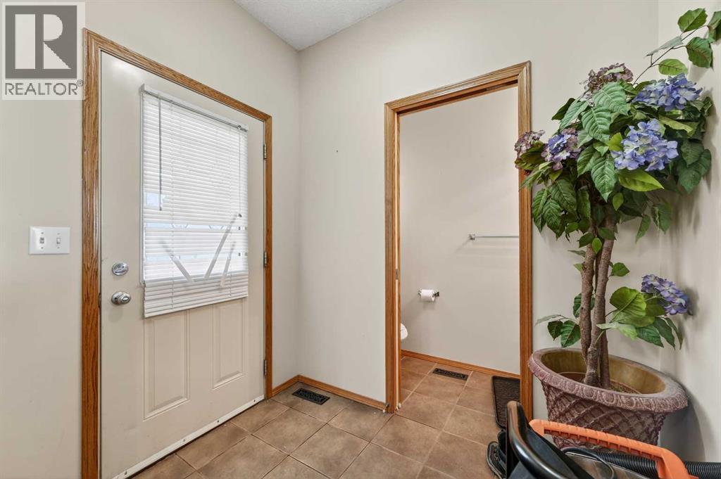 744 Luxstone Landing SW, Airdrie, Alberta  T4B 3L1 - Photo 4 - A2294923