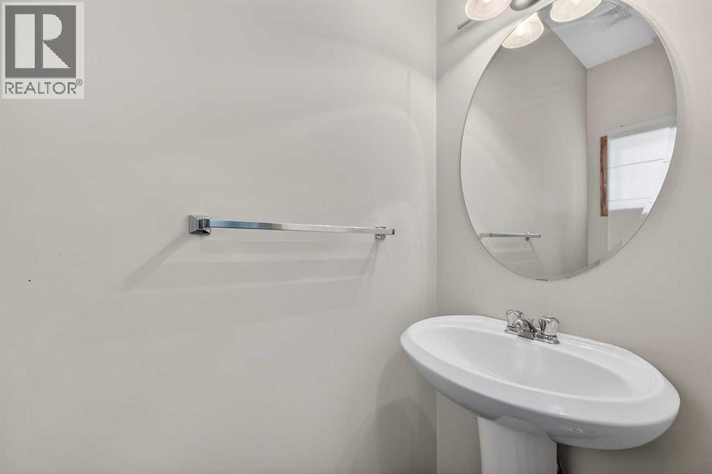 744 Luxstone Landing SW, Airdrie, Alberta  T4B 3L1 - Photo 5 - A2294923