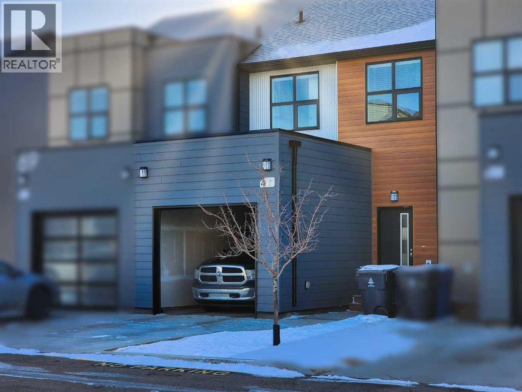 2, 69 Aquitania Circle W, Lethbridge, Alberta