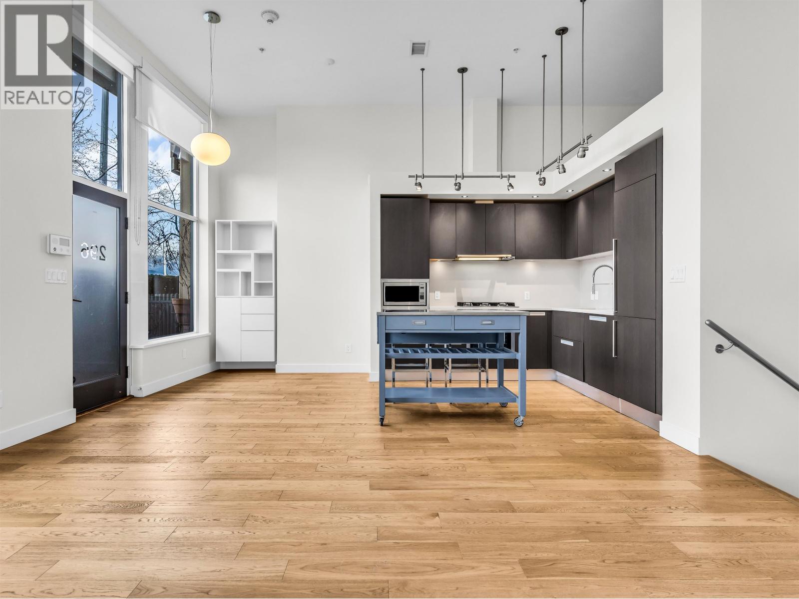 Listing Picture 7 of 38 : 296 W 1ST AVENUE, Vancouver / 溫哥華 - 魯藝地產 Yvonne Lu Group - MLS Medallion Club Member