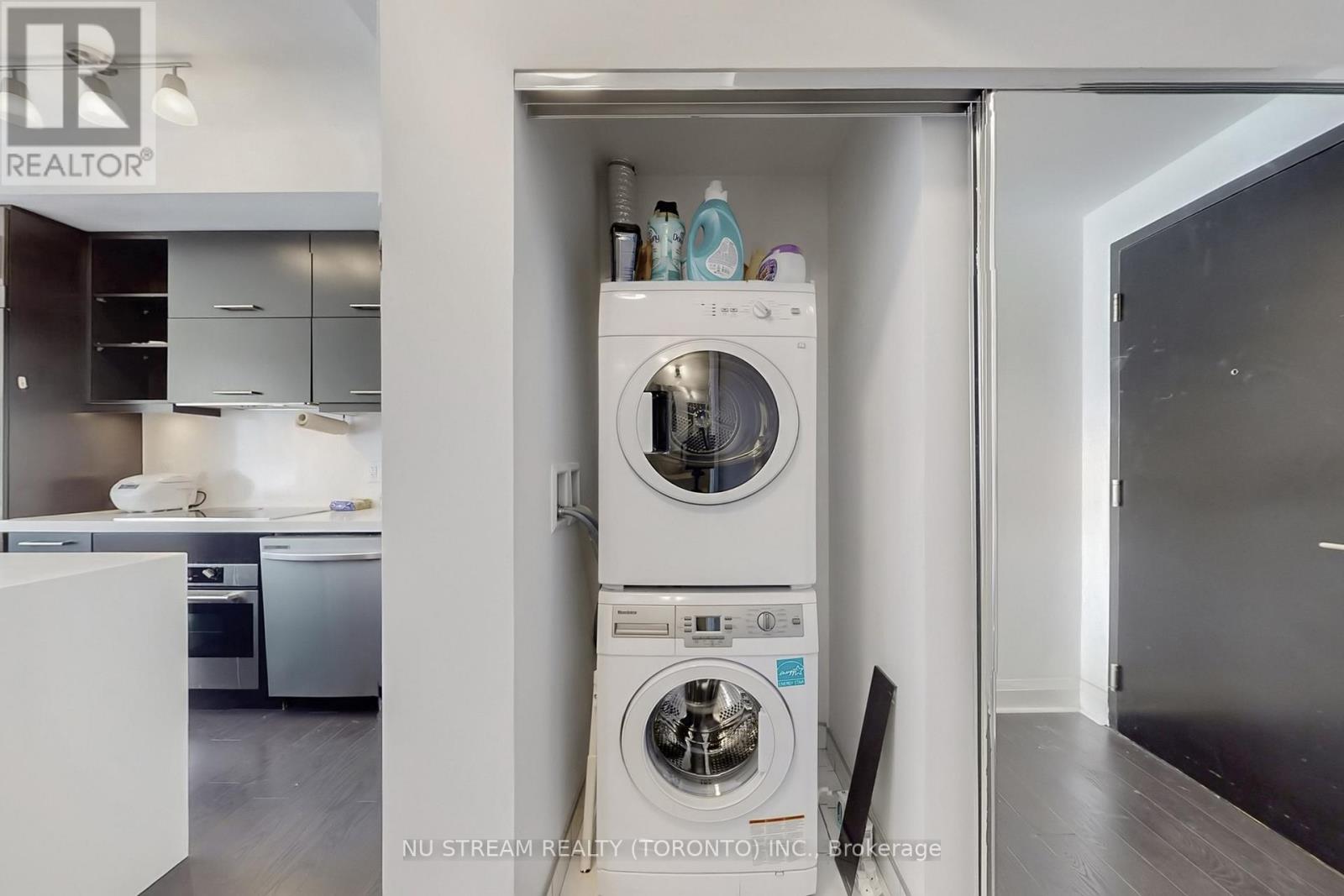 1403 - 1080 Bay Street, Toronto, Ontario  M5S 0A5 - Photo 17 - C12929980