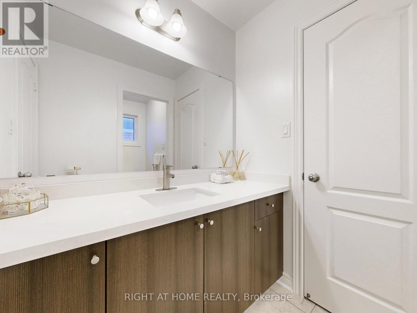 116 Summerlyn Trail, Bradford West Gwillimbury, Ontario  L3Z 0E3 - Photo 32 - N12933436