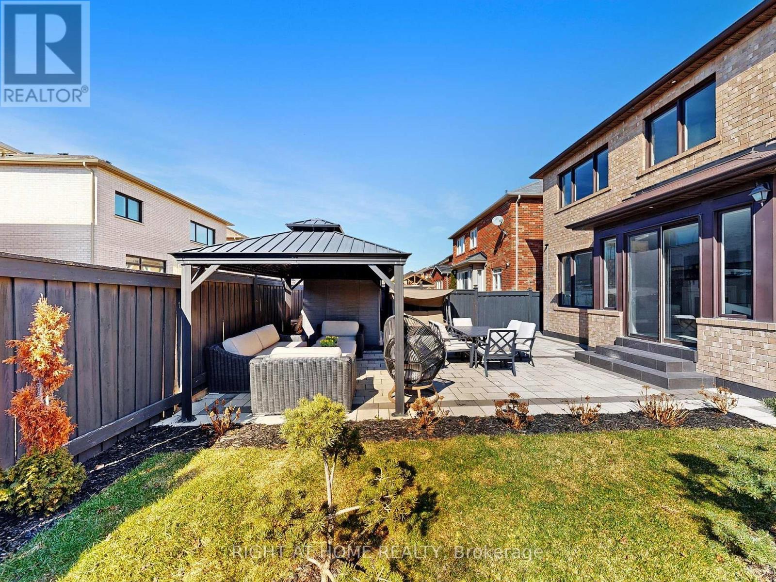 116 Summerlyn Trail, Bradford West Gwillimbury, Ontario  L3Z 0E3 - Photo 44 - N12933436