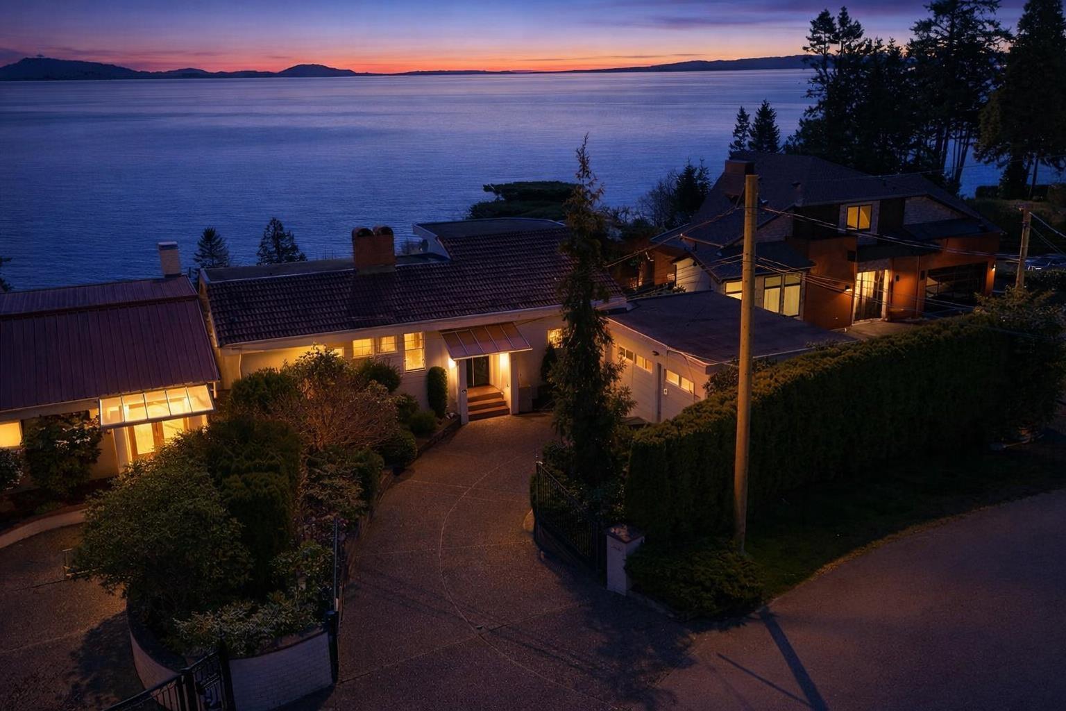 13576 13a Avenue, White Rock, British Columbia  V4A 1C4 - Photo 1 - R3102796