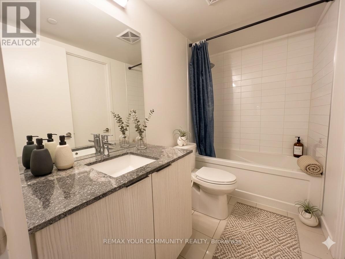 608 - 158 Front Street, Toronto, Ontario  M5A 0K9 - Photo 3 - C12933442