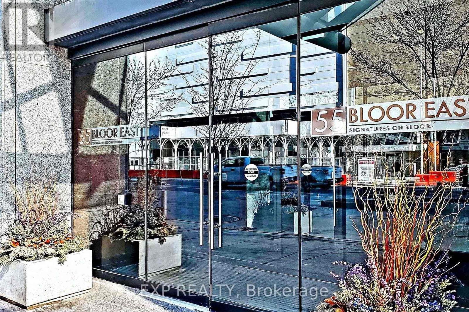 807 - 55 Bloor Street E, Toronto, Ontario  M4W 3W6 - Photo 2 - C12932846