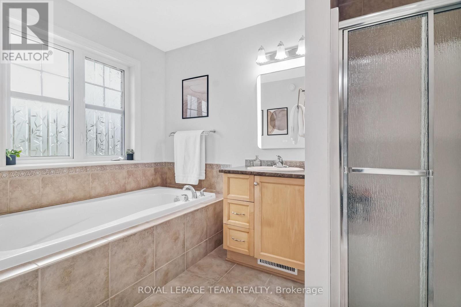 4271 Kelly Farm Drive, Ottawa, Ontario  K1T 0A6 - Photo 17 - X12933482