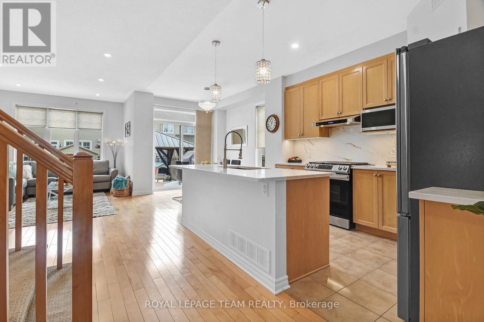 4271 Kelly Farm Drive, Ottawa, Ontario  K1T 0A6 - Photo 6 - X12933482