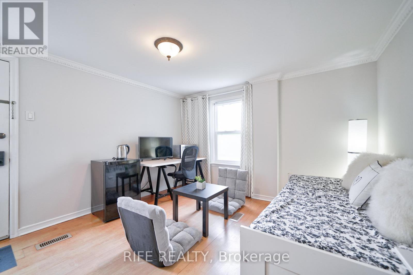 Studio Unit - 239 Crestwood Road, Vaughan, Ontario  L4J 1A8 - Photo 4 - N12933484