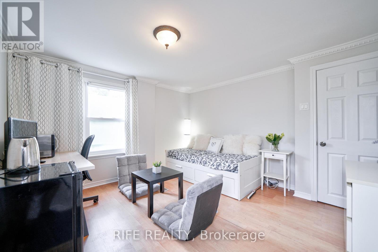 Studio Unit - 239 Crestwood Road, Vaughan, Ontario  L4J 1A8 - Photo 5 - N12933484