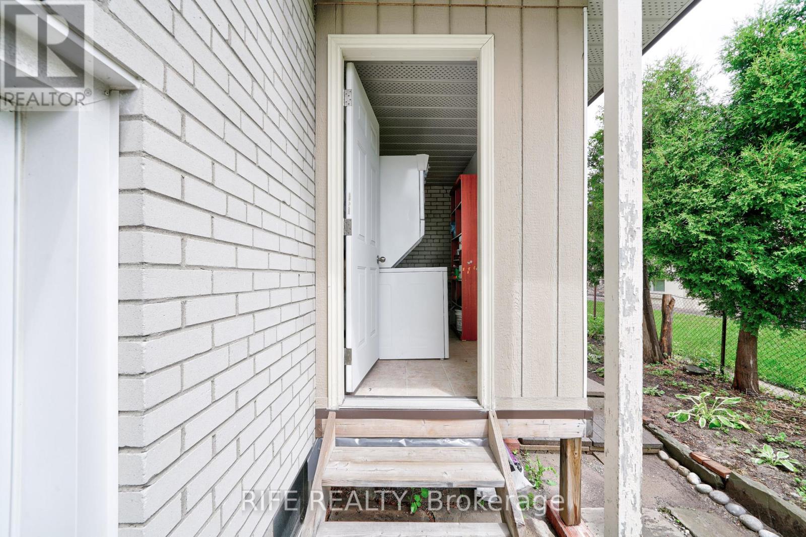 Studio Unit - 239 Crestwood Road, Vaughan, Ontario  L4J 1A8 - Photo 8 - N12933484