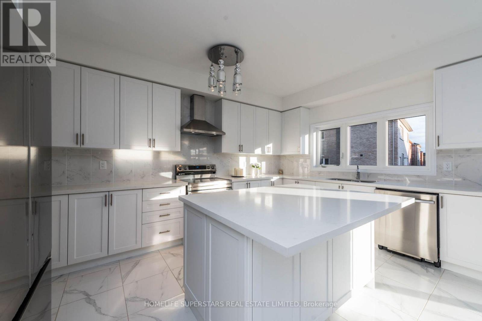 1121 Cole Street, Innisfil, Ontario  L9R 0R3 - Photo 4 - N12933490