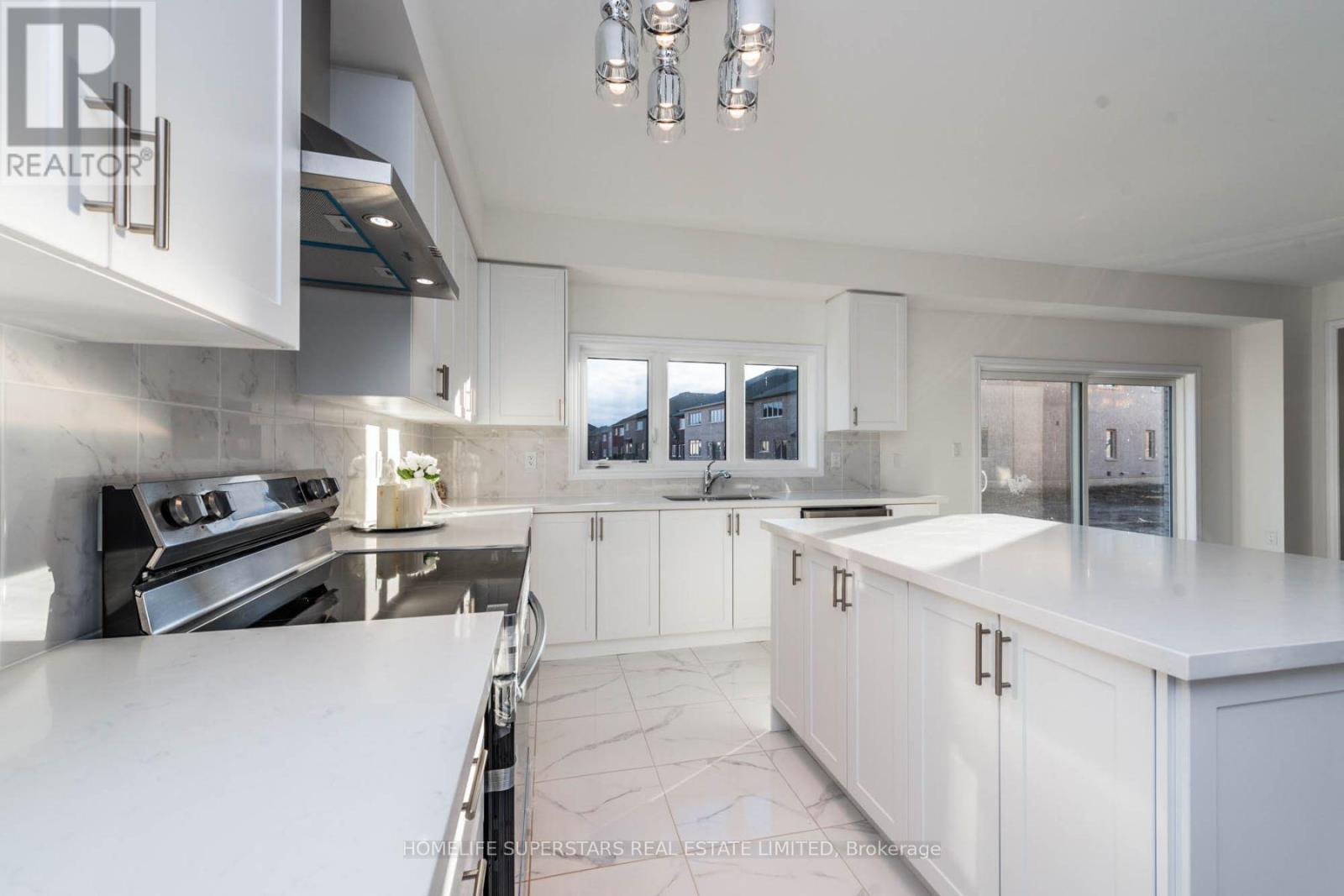 1121 Cole Street, Innisfil, Ontario  L9R 0R3 - Photo 9 - N12933490