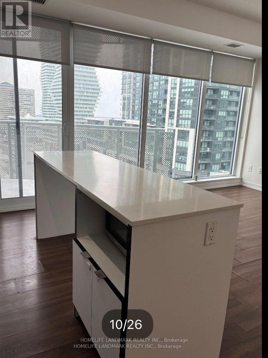 1010 - 4065 Confederation Parkway, Mississauga, Ontario  L5B 0L4 - Photo 8 - W12933474