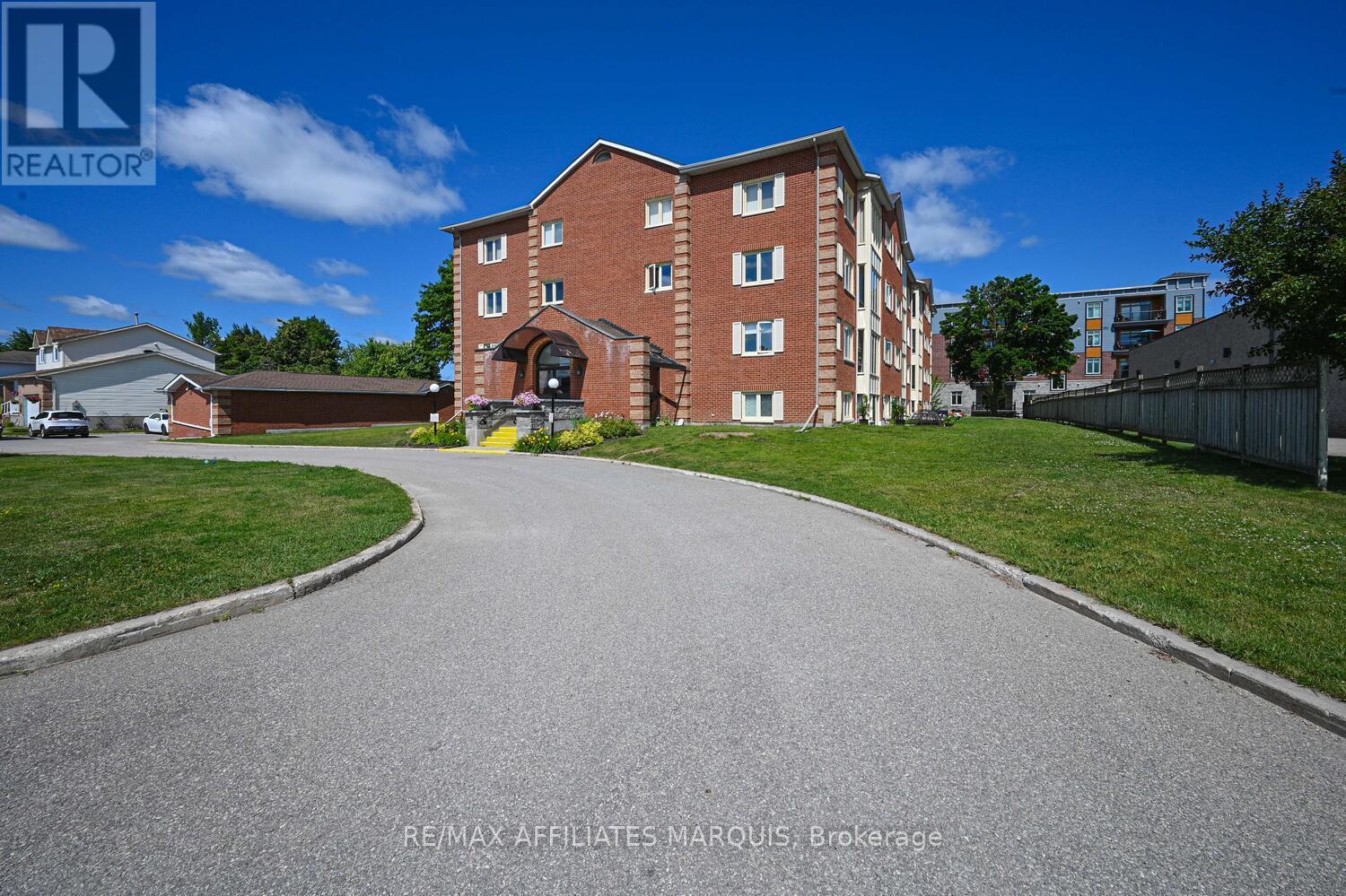 208 - 10 Armstrong Drive, Smiths Falls, Ontario  K7A 5H8 - Photo 4 - X12933494