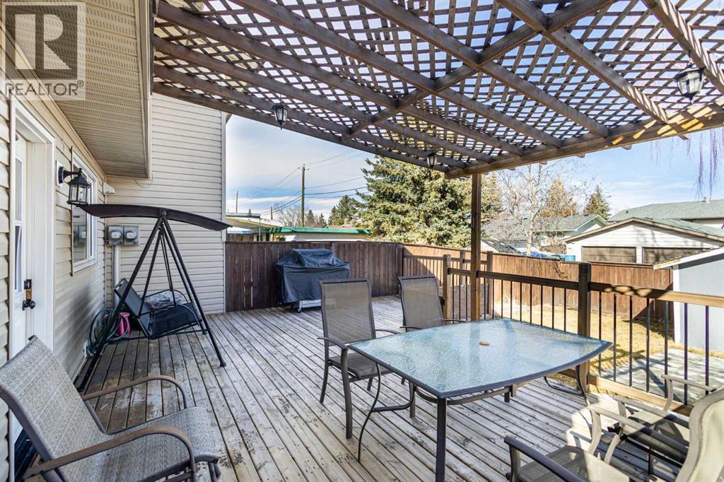 16 Midridge Gardens Se, Calgary, Alberta  T2X 1C3 - Photo 33 - A2295535