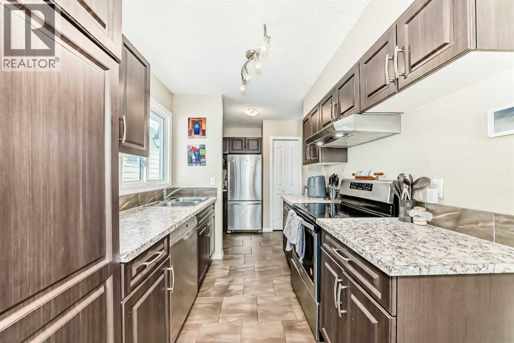 118 Dovertree Place Se, Calgary, Alberta  T2B 2K3 - Photo 7 - A2293269