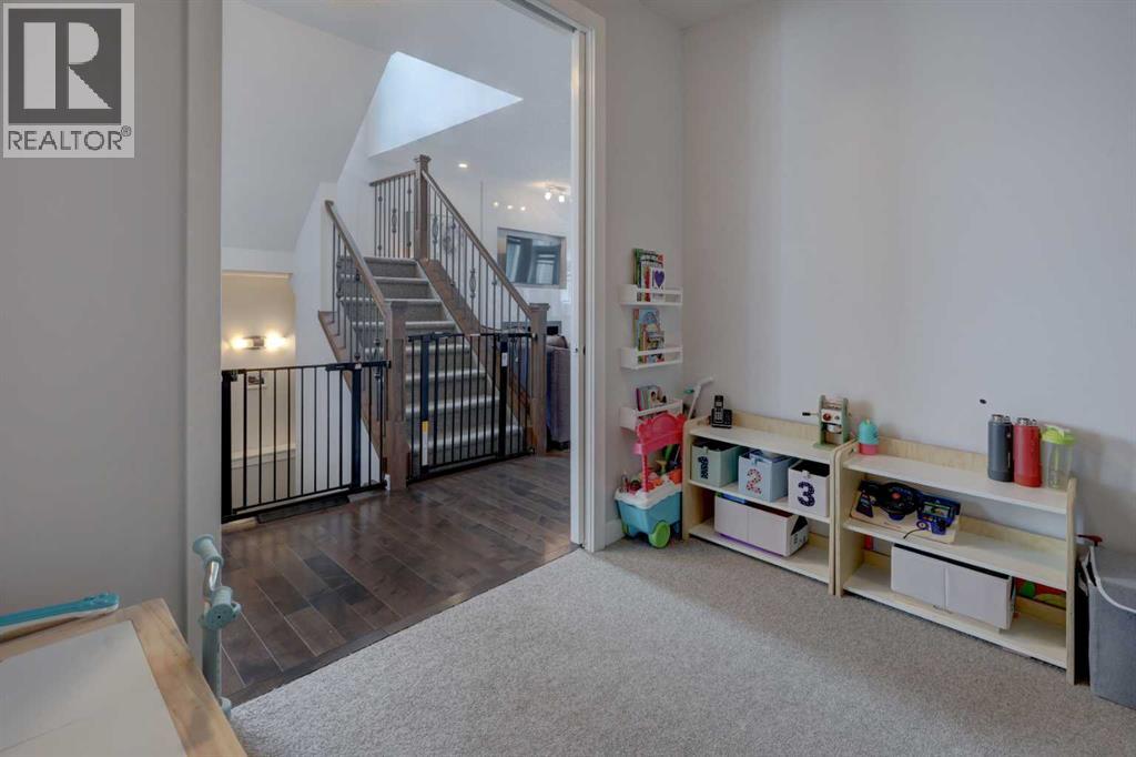 546 Sherwood Boulevard NW, Calgary, Alberta  T3R 0R7 - Photo 13 - A2295395