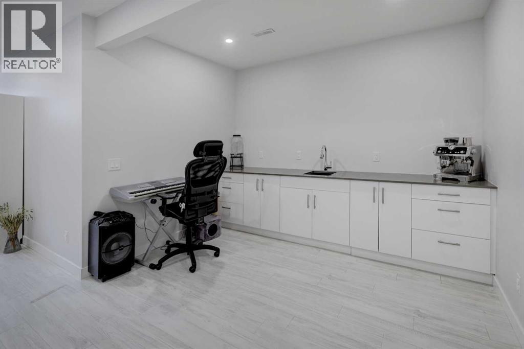 546 Sherwood Boulevard NW, Calgary, Alberta  T3R 0R7 - Photo 33 - A2295395