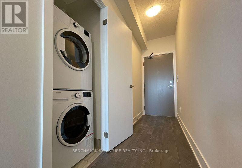 2207 - 188 Fairview Mall Drive, Toronto, Ontario  M2J 0H7 - Photo 3 - C12933510