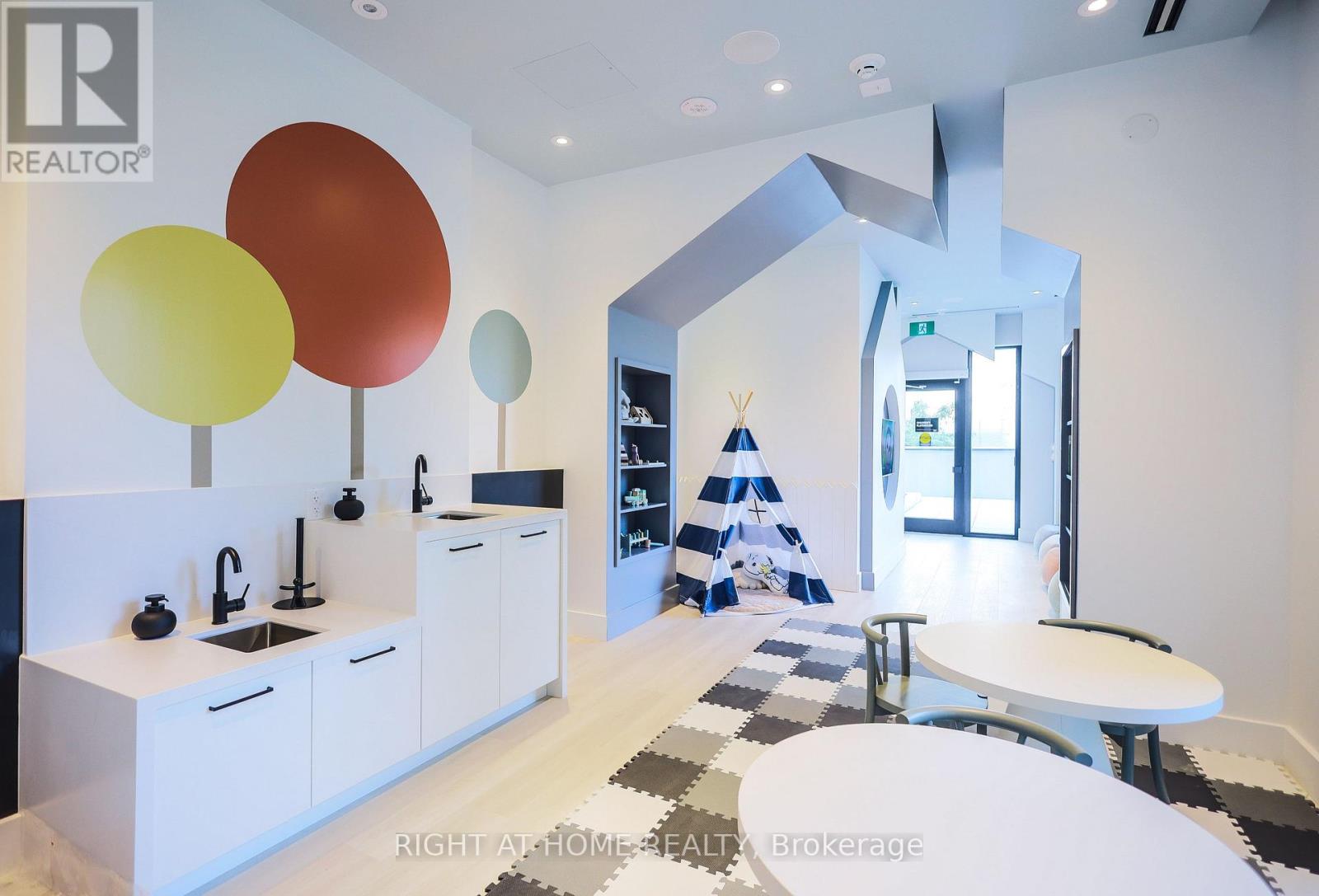 204 - 285 Dufferin Street, Toronto, Ontario M6K 1E6 - Photo 40 - W12933506