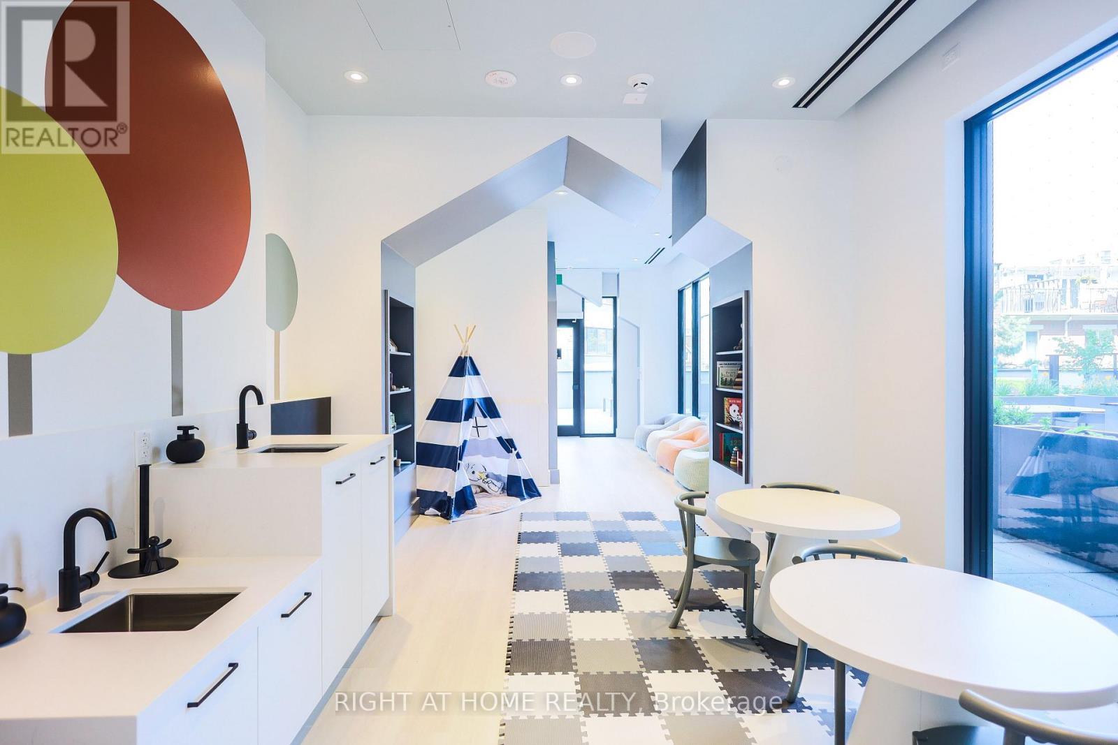 204 - 285 Dufferin Street, Toronto, Ontario M6K 1E6 - Photo 41 - W12933506