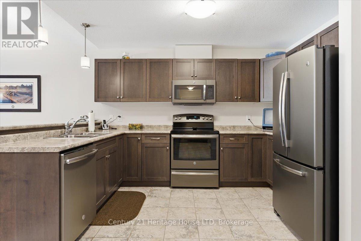 137 Silverwood Avenue, Welland, Ontario  L3C 0B7 - Photo 7 - X12805538