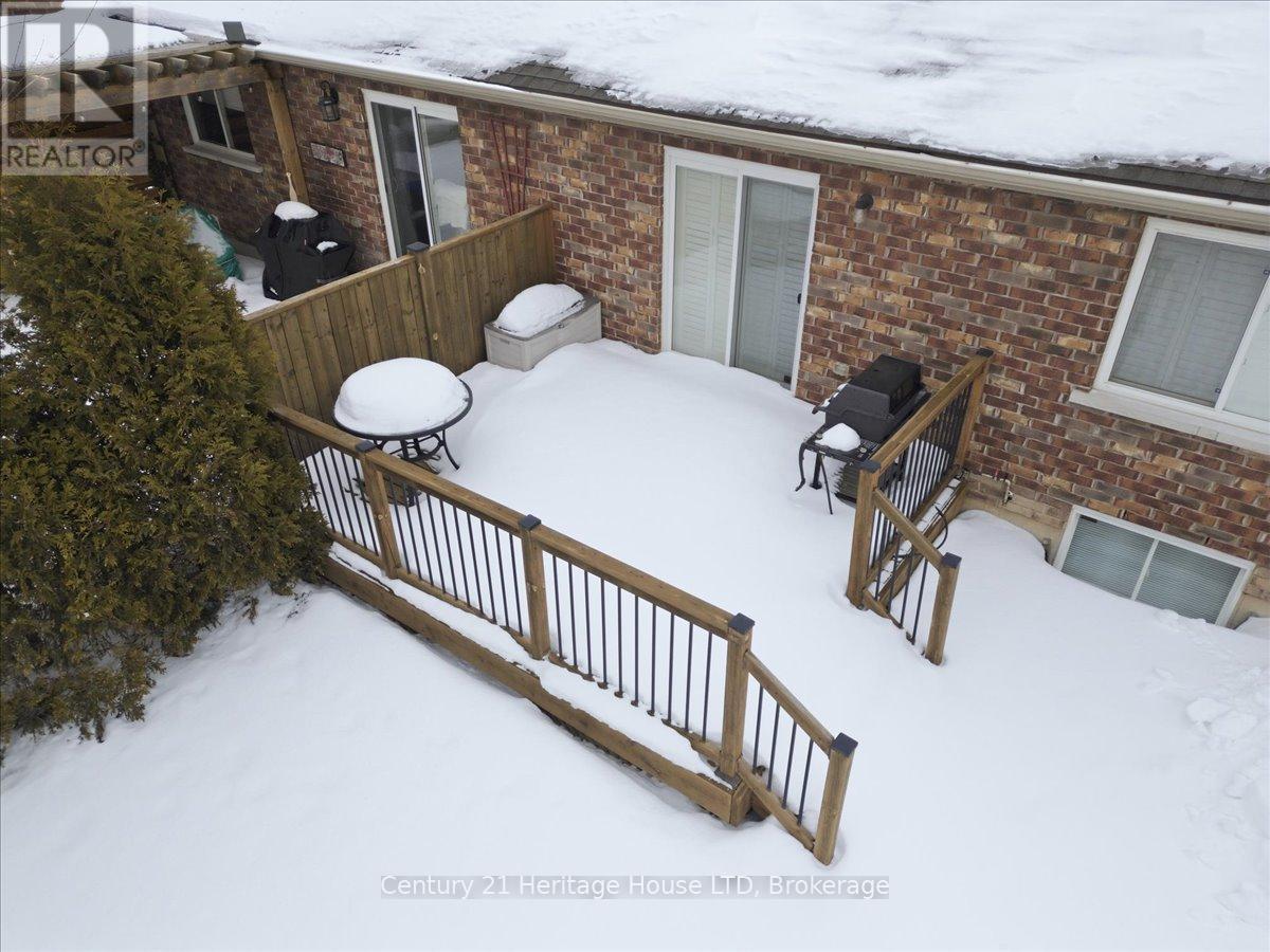 137 Silverwood Avenue, Welland, Ontario  L3C 0B7 - Photo 31 - X12805538