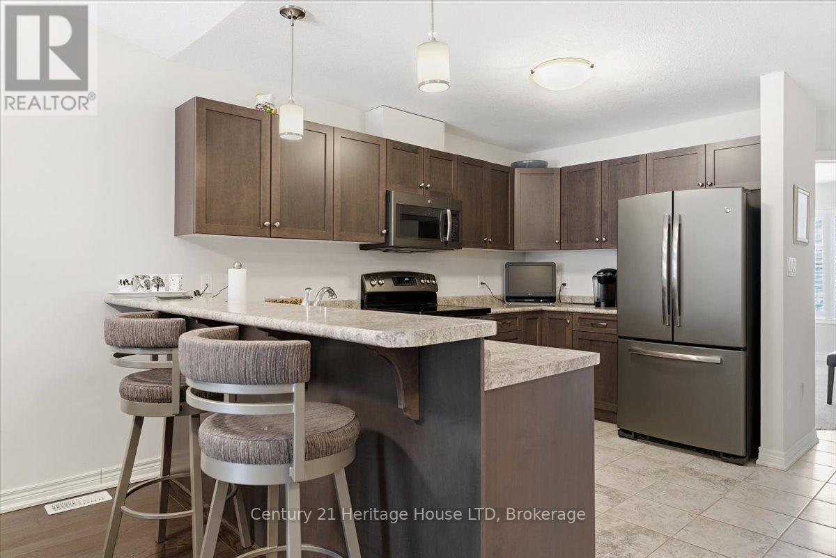 137 Silverwood Avenue, Welland, Ontario  L3C 0B7 - Photo 8 - X12805538