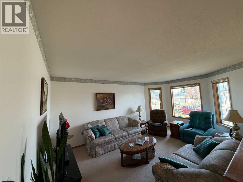 128 Heritage Boulevard W, Lethbridge, Alberta  T1K 6R9 - Photo 3 - A2294679