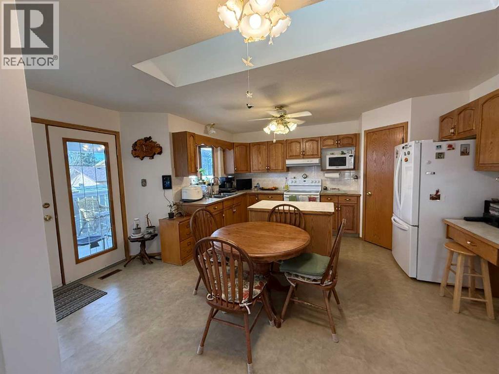 128 Heritage Boulevard W, Lethbridge, Alberta  T1K 6R9 - Photo 6 - A2294679