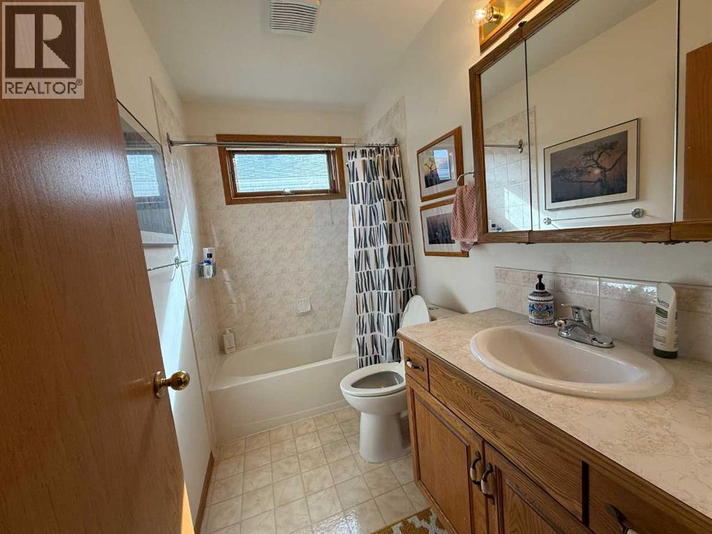 128 Heritage Boulevard W, Lethbridge, Alberta  T1K 6R9 - Photo 13 - A2294679