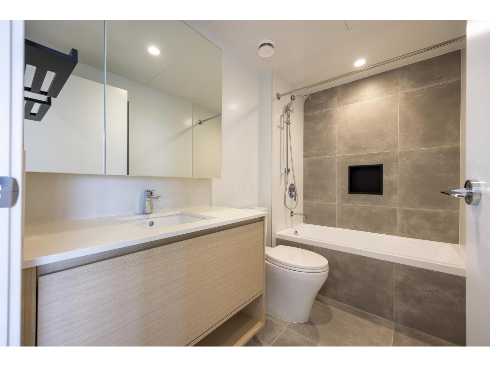 3202 13745 George Junction, Surrey, British Columbia  V3T 0V8 - Photo 6 - R3104565