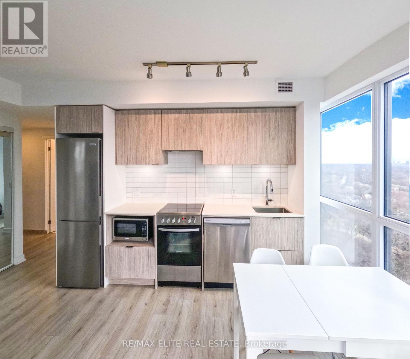 1711 - 395 Bloor Street E, Toronto, Ontario  M4W 0B4 - Photo 3 - C12933516