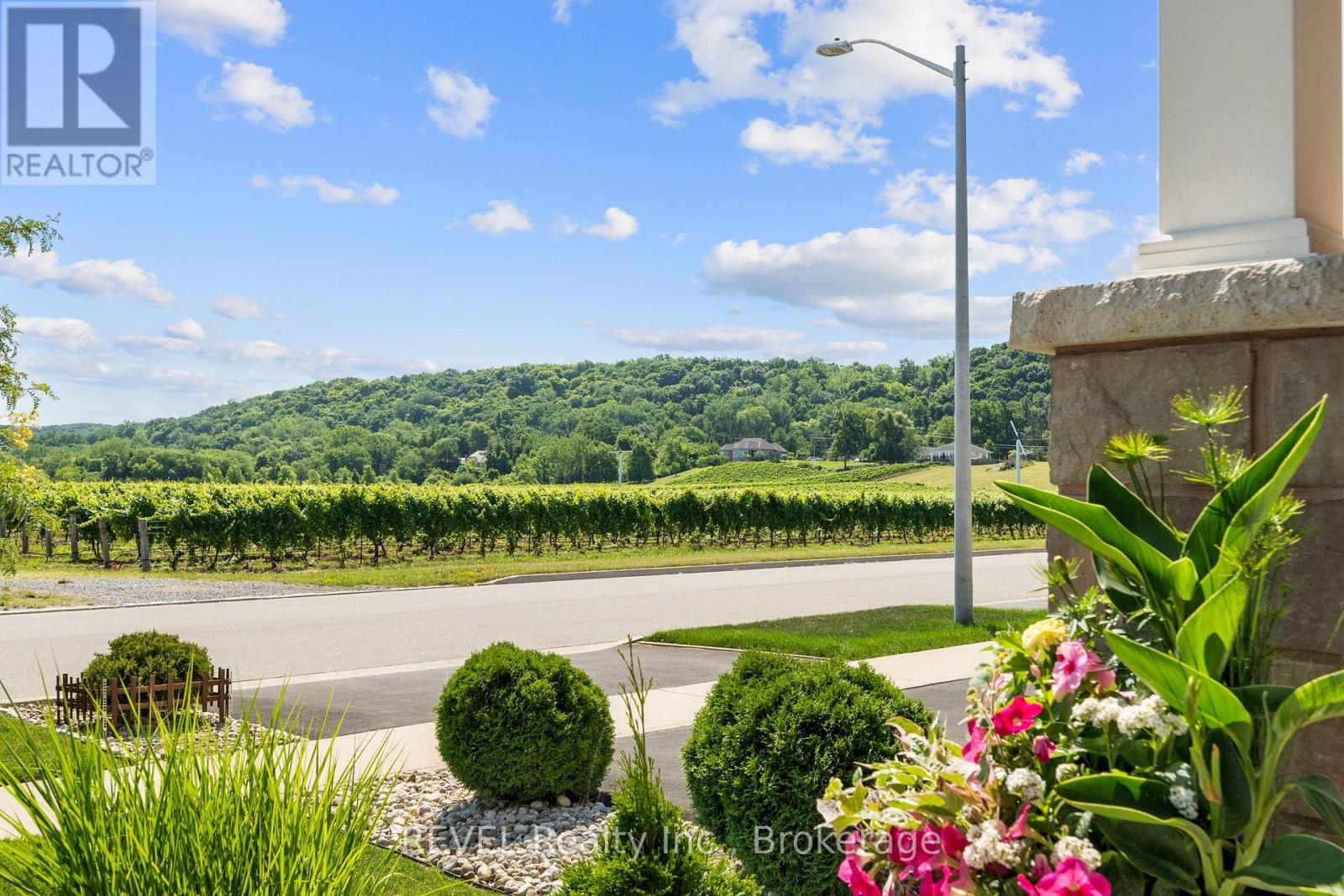 316 Concession 3 Road, Niagara-On-The-Lake, Ontario  L0S 1J1 - Photo 3 - X12929462