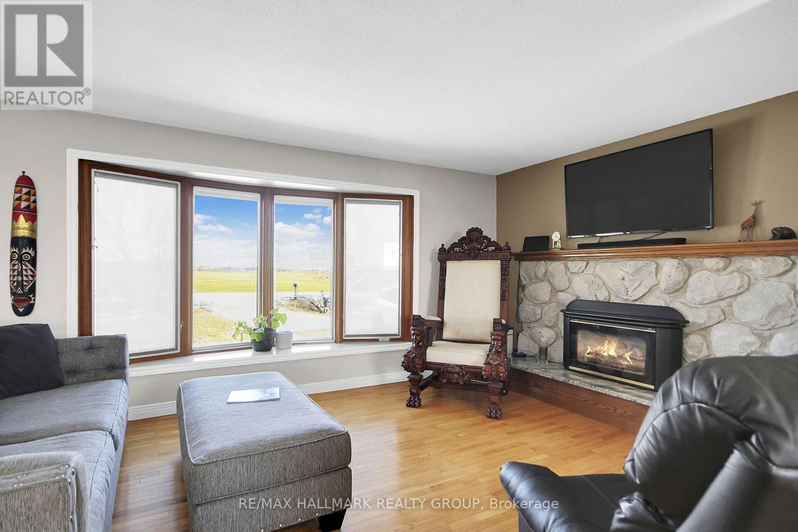 6151 Malakoff Road, Ottawa, Ontario  K0A 2Z0 - Photo 5 - X12933522