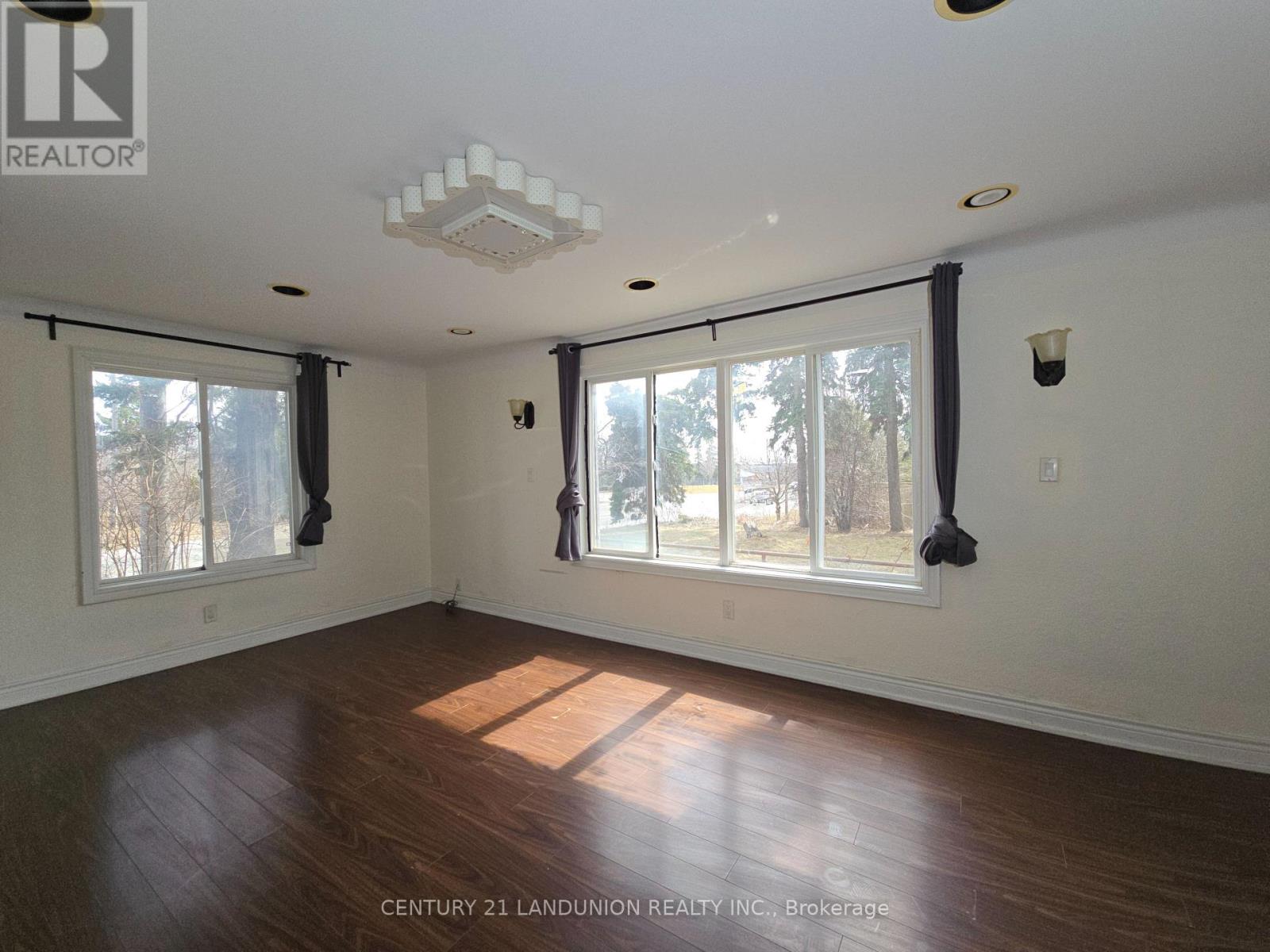 11960 Yonge Street, Richmond Hill, Ontario  L4E 3N6 - Photo 18 - N12933530