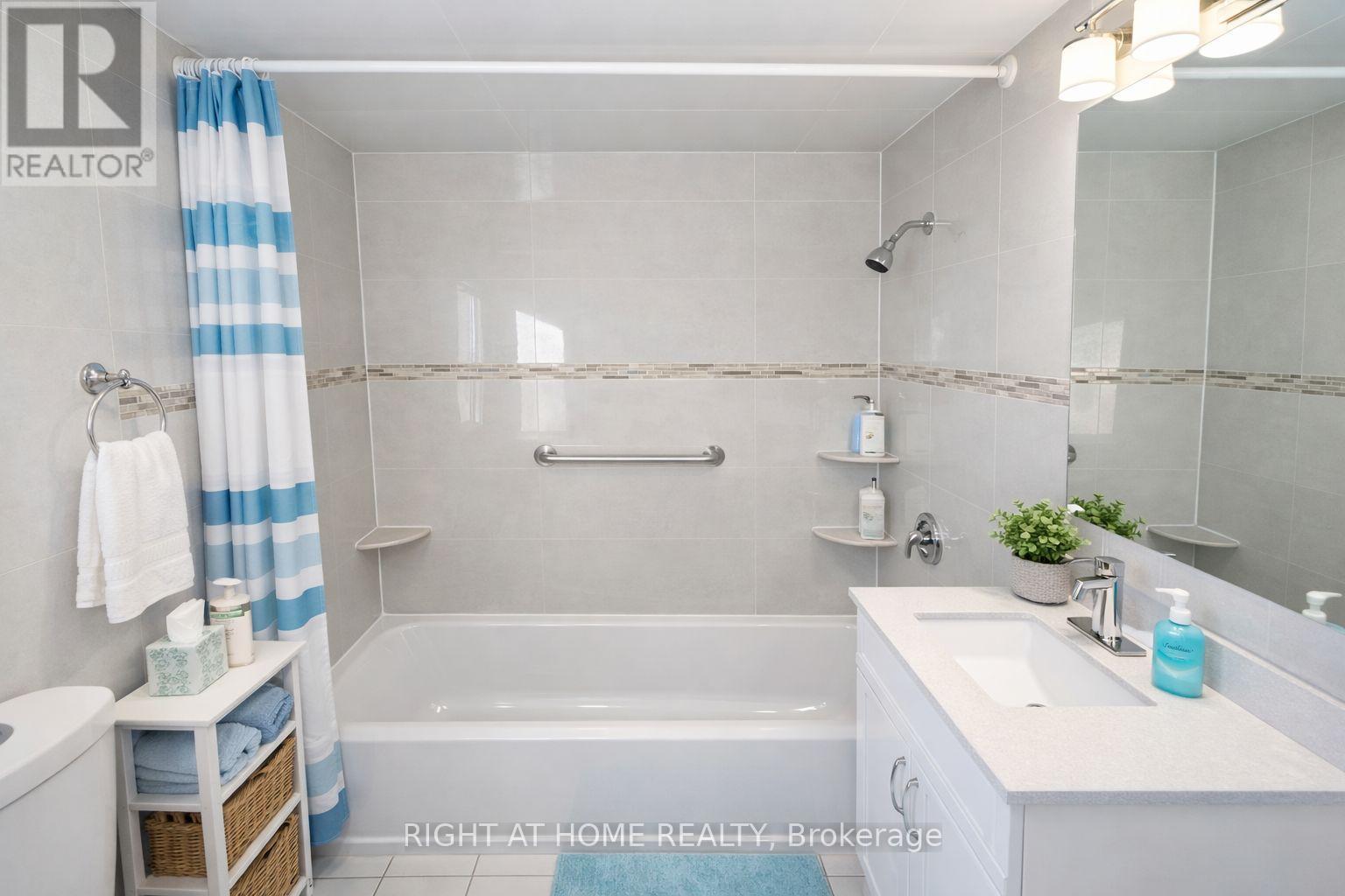 70 Bunnell Crescent, Toronto, Ontario  M3M 2C1 - Photo 11 - W12735036