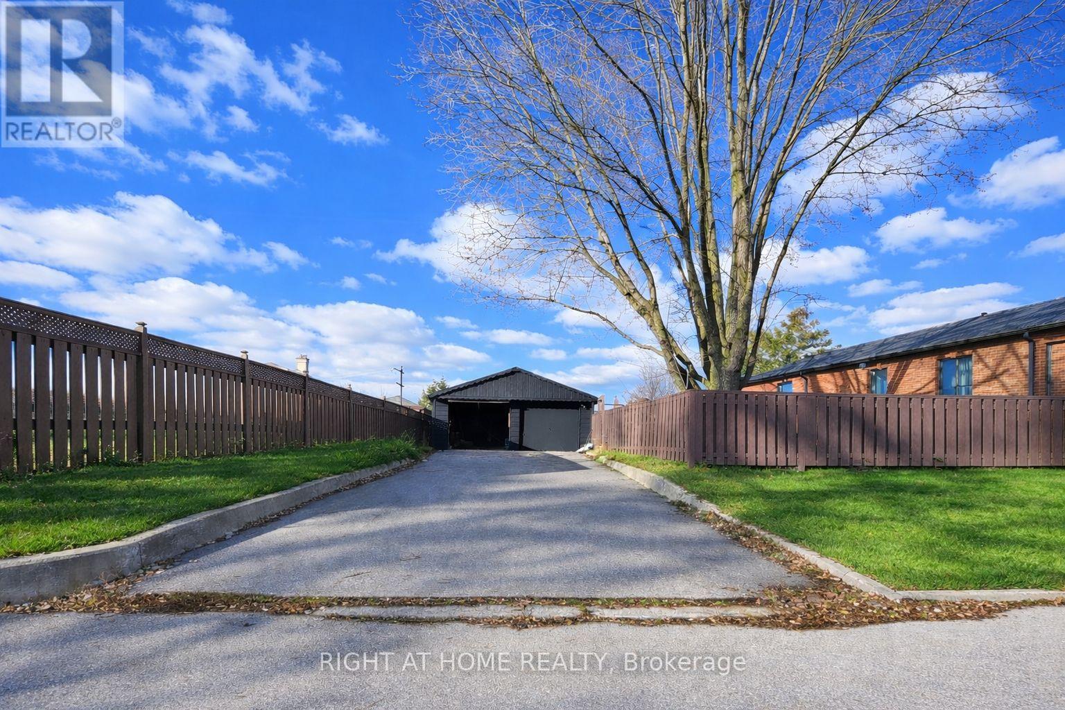 70 Bunnell Crescent, Toronto, Ontario  M3M 2C1 - Photo 10 - W12735036