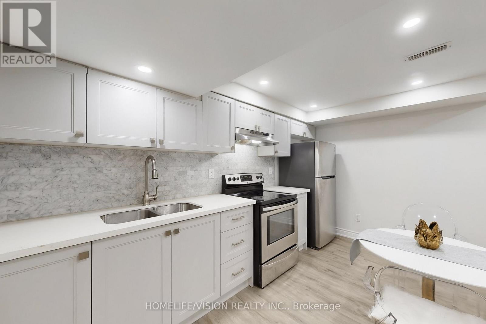 2 Prestwick Avenue, Vaughan (Maple), Ontario  L6A 2C9 - Photo 34 - N12933080