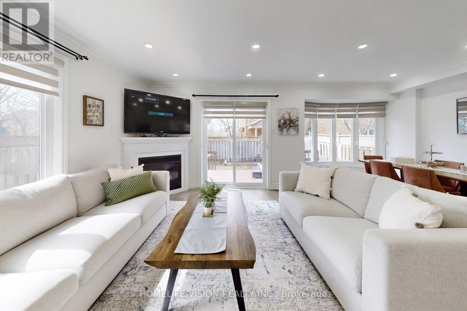2 Prestwick Avenue, Vaughan (Maple), Ontario  L6A 2C9 - Photo 6 - N12933080