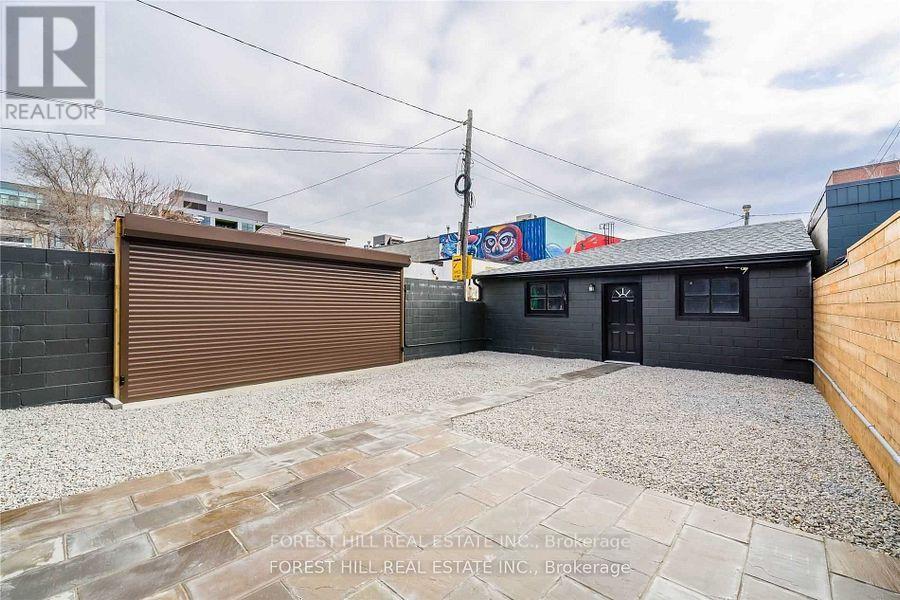 Upper - 63 Argyle Street, Toronto, Ontario  M6J 1N8 - Photo 15 - C12928926