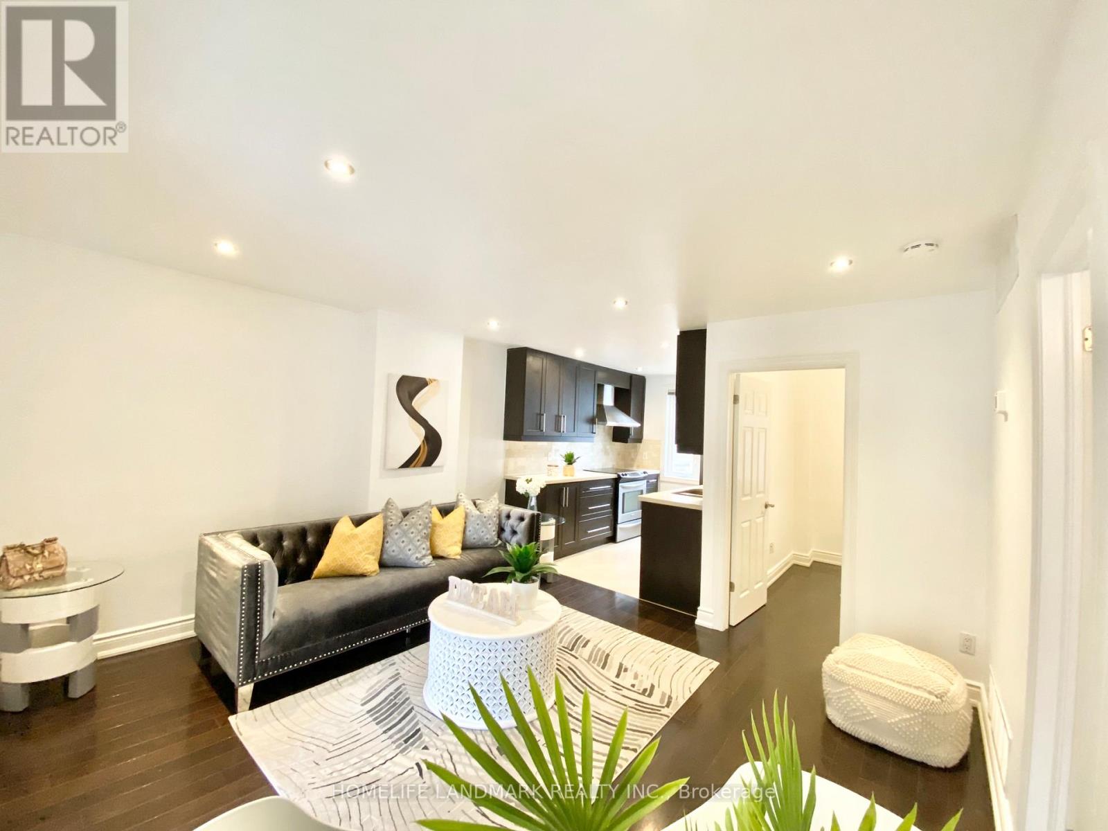 Main - 57 Glenside Avenue, Toronto, Ontario  M4L 2T6 - Photo 3 - E12756088