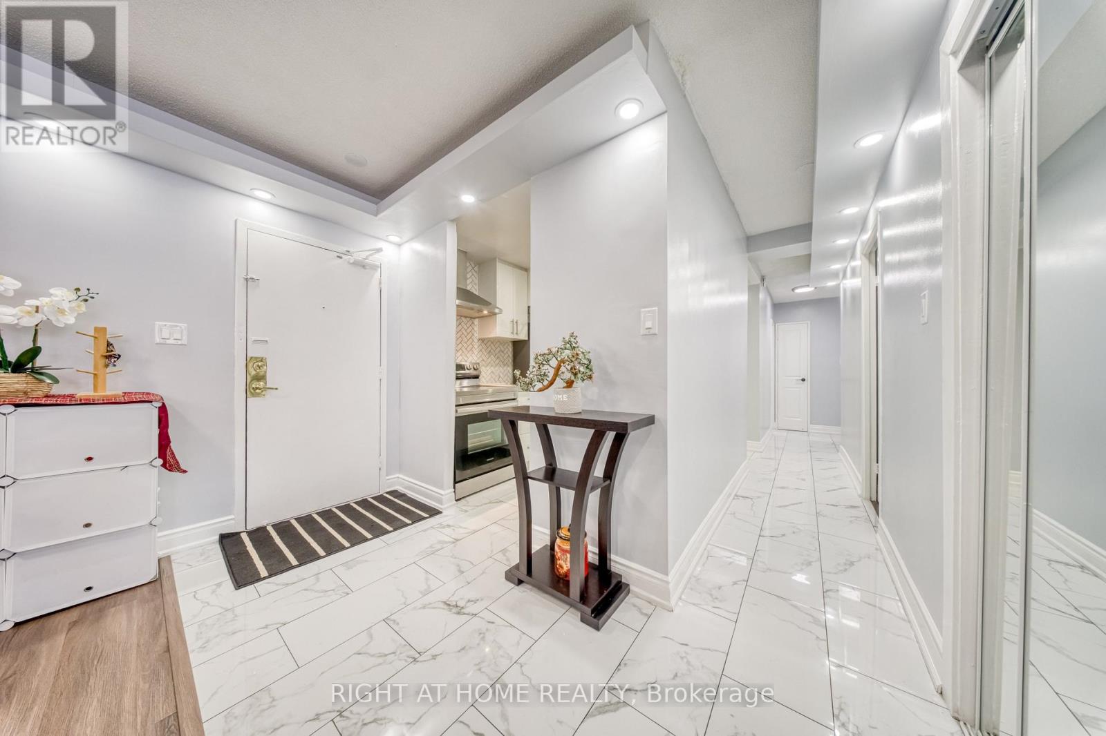 2014 - 320 DIXON ROAD, Toronto, Ontario