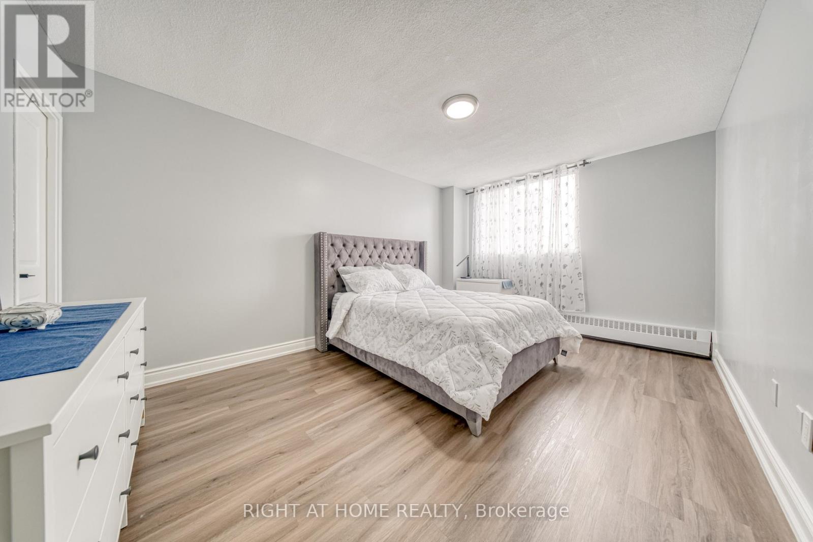 2014 - 320 Dixon Road, Toronto, Ontario  M9R 1S8 - Photo 13 - W12933536