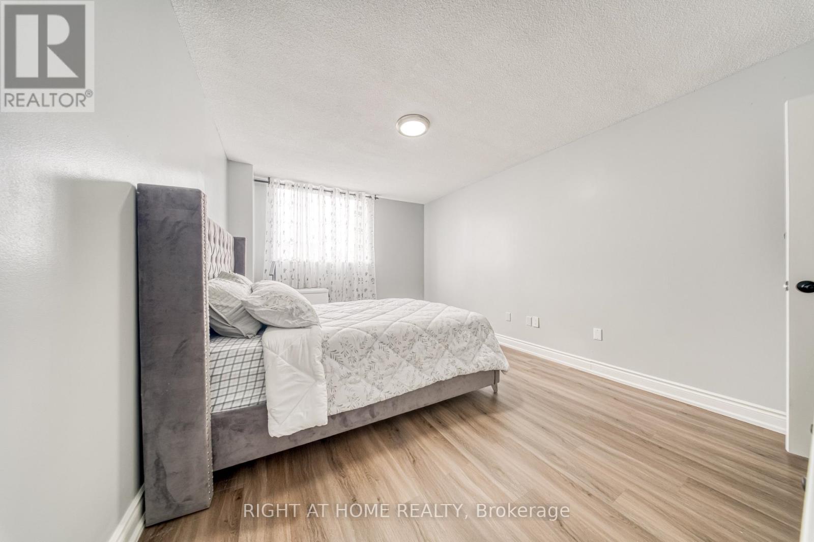 2014 - 320 Dixon Road, Toronto, Ontario  M9R 1S8 - Photo 14 - W12933536