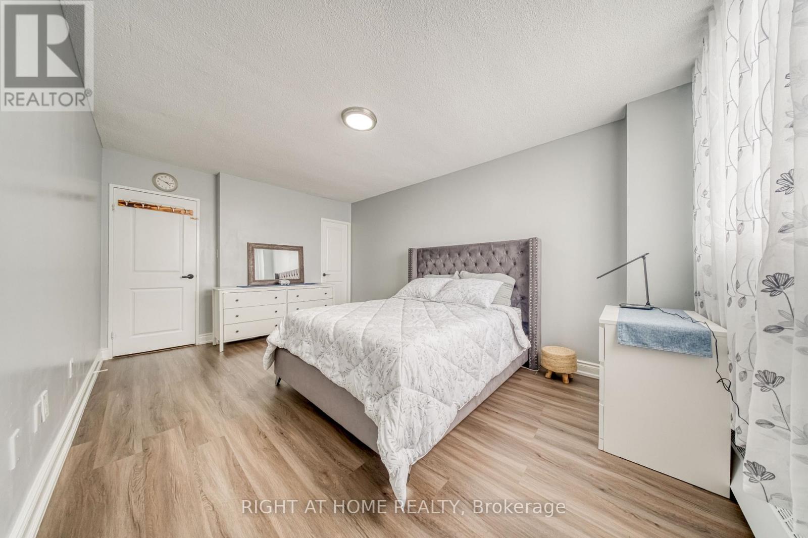 2014 - 320 Dixon Road, Toronto, Ontario  M9R 1S8 - Photo 15 - W12933536