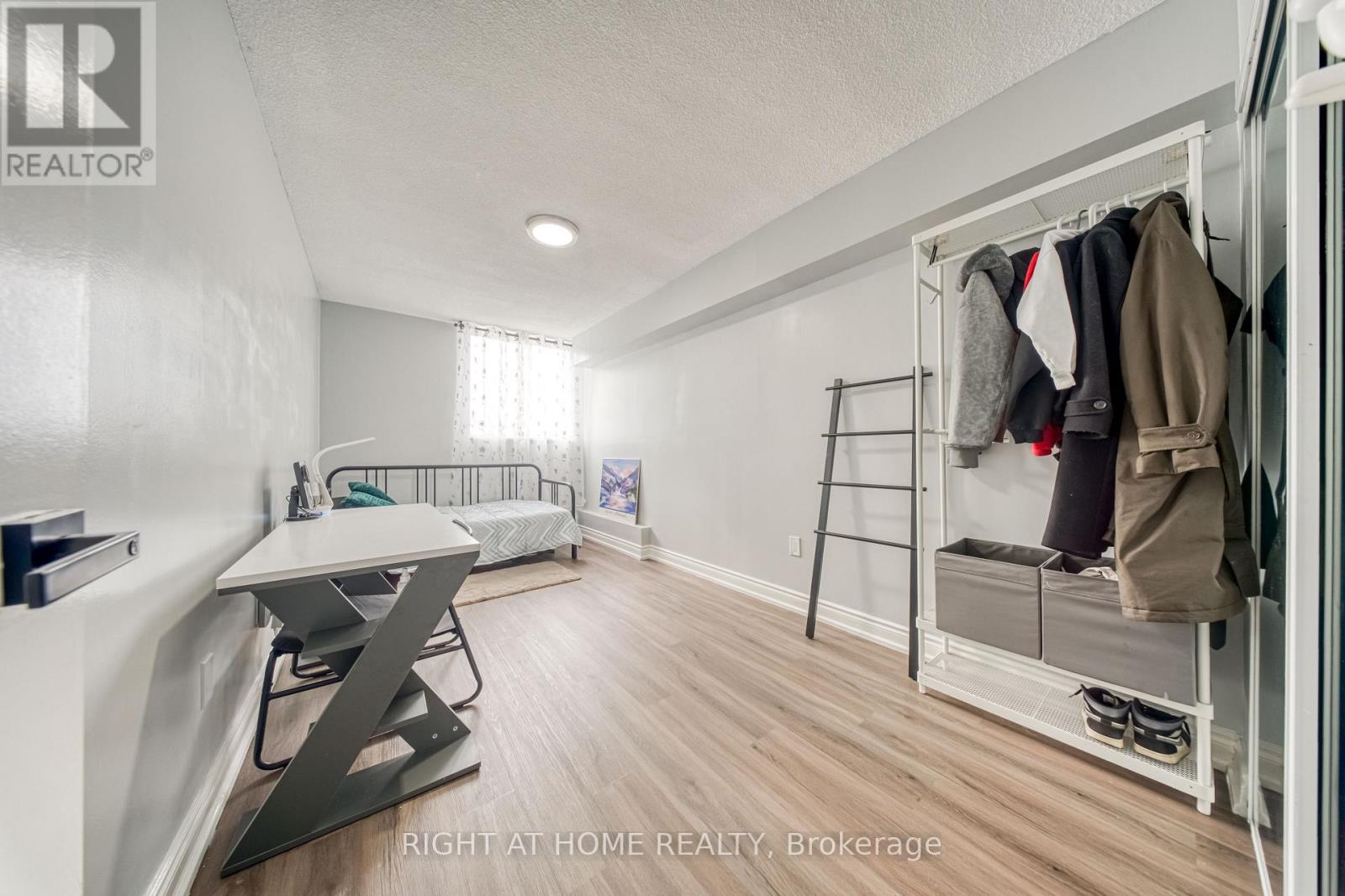 2014 - 320 Dixon Road, Toronto, Ontario  M9R 1S8 - Photo 19 - W12933536