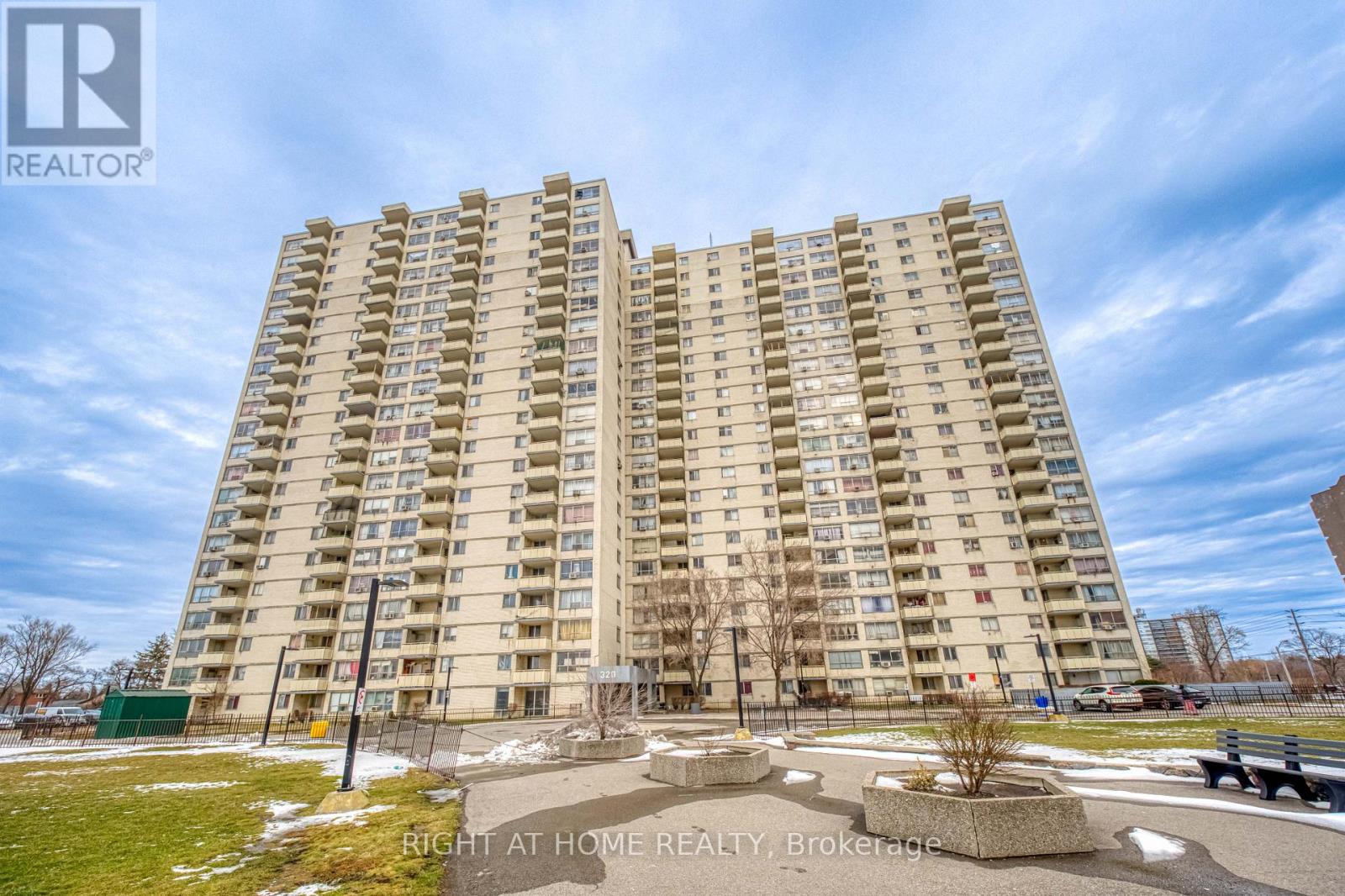 2014 - 320 Dixon Road, Toronto, Ontario  M9R 1S8 - Photo 29 - W12933536